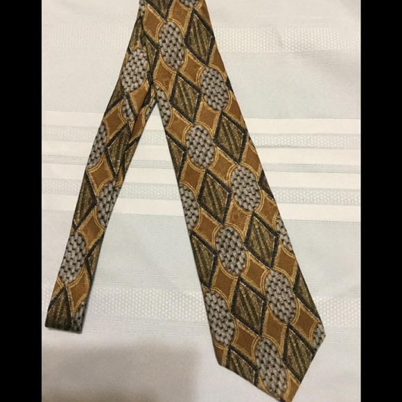 Churchill Silk Tie 🍒🦚 - Picture 1 of 4